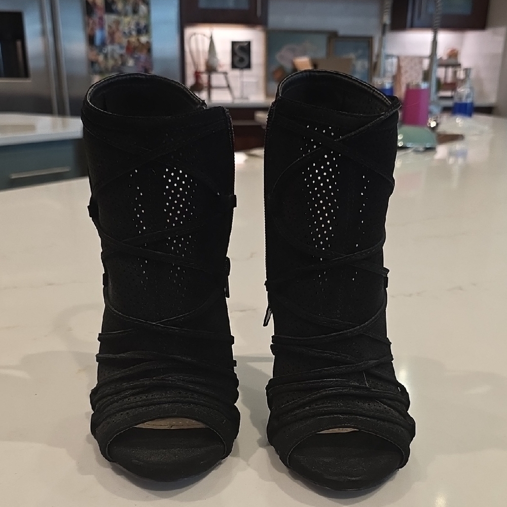 VENUS Black Suede Women's Peep-Toe Heels Size 9